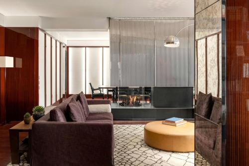 One-Bedroom King Suite with Urban View