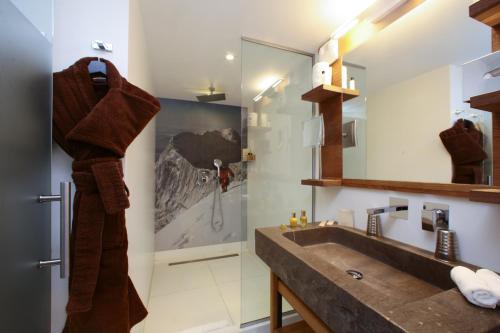 Two-Bedroom Deluxe Suite - Cozy Home