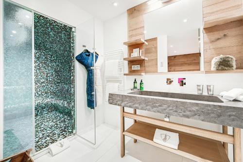 Four-Bedroom Deluxe Suite - Cozy Home