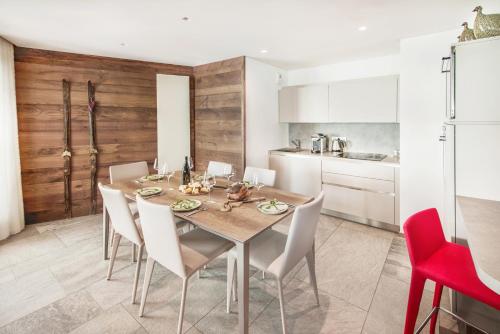 Four-Bedroom Deluxe Suite - Cozy Home