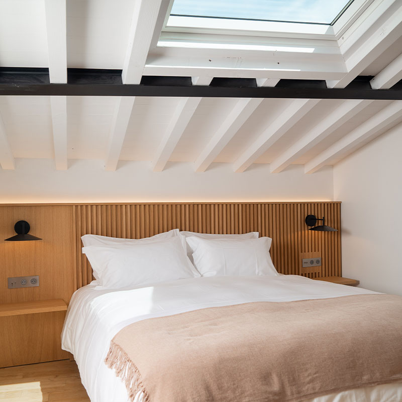 King Room - Overlooking rear courtyard