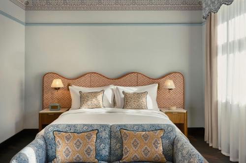 Heritage King Room