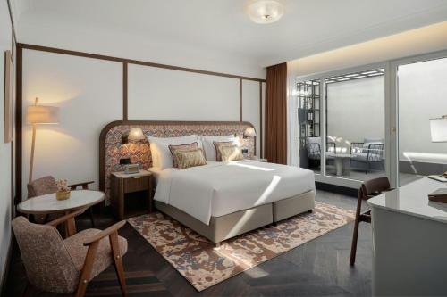 Heritage King Room