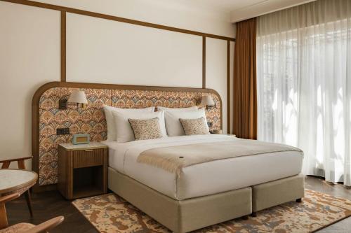 Heritage King Room