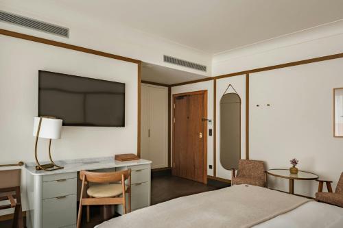 Heritage King Room