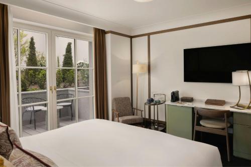 Modern King Room