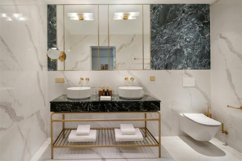 Heritage Junior King Suite