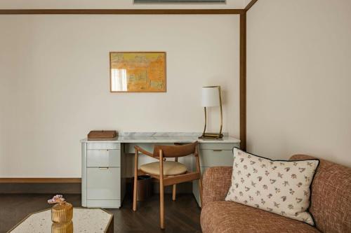 Heritage Junior King Suite