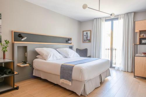 Deluxe Double or Twin Room with Balcony