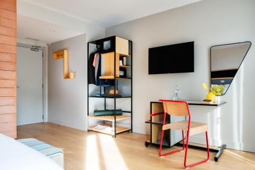 Deluxe Double or Twin Room with Balcony