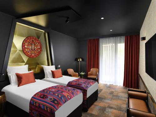 Superior Room with Two Single Beds or One King Bed and Pool View
