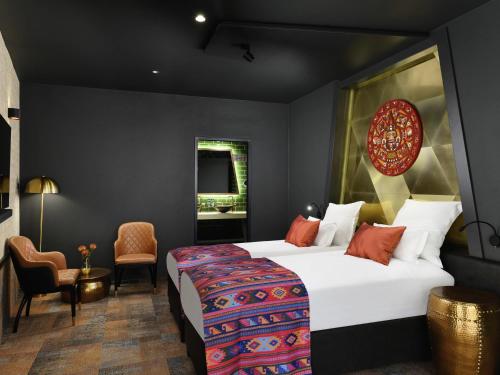Maya Suite with One King Bed, Two Single Beds, Terrace and Pool View