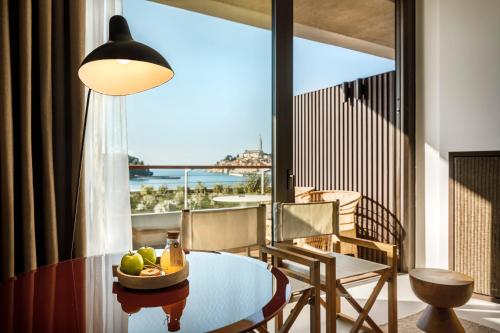  Connecting Sea View Room