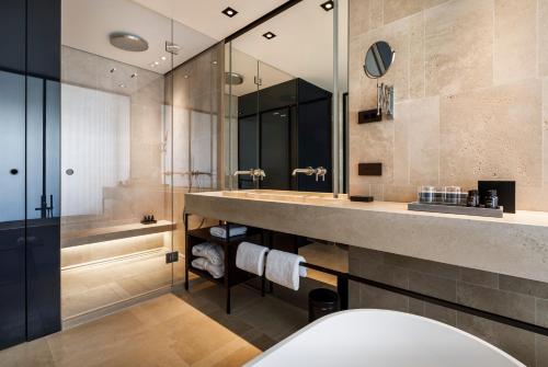  Grand Double Room with Marina View