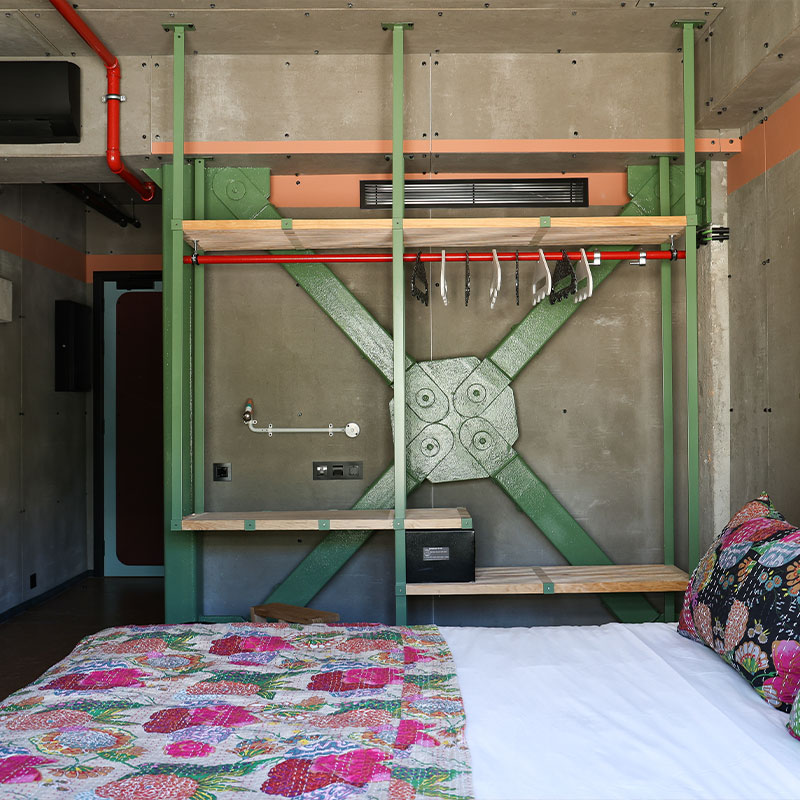 Mega Room