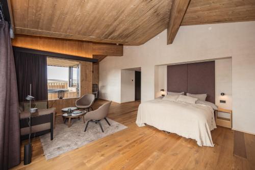Highland Base Suite