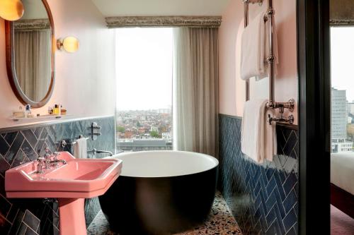 Roomy Bath