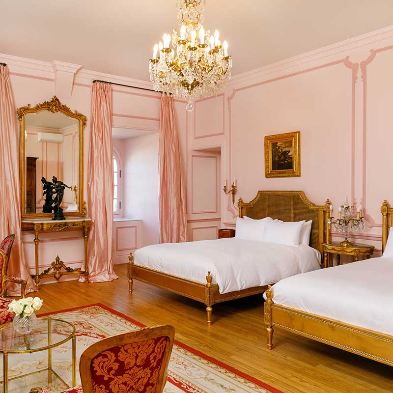 Top floor two queen suite scenic view