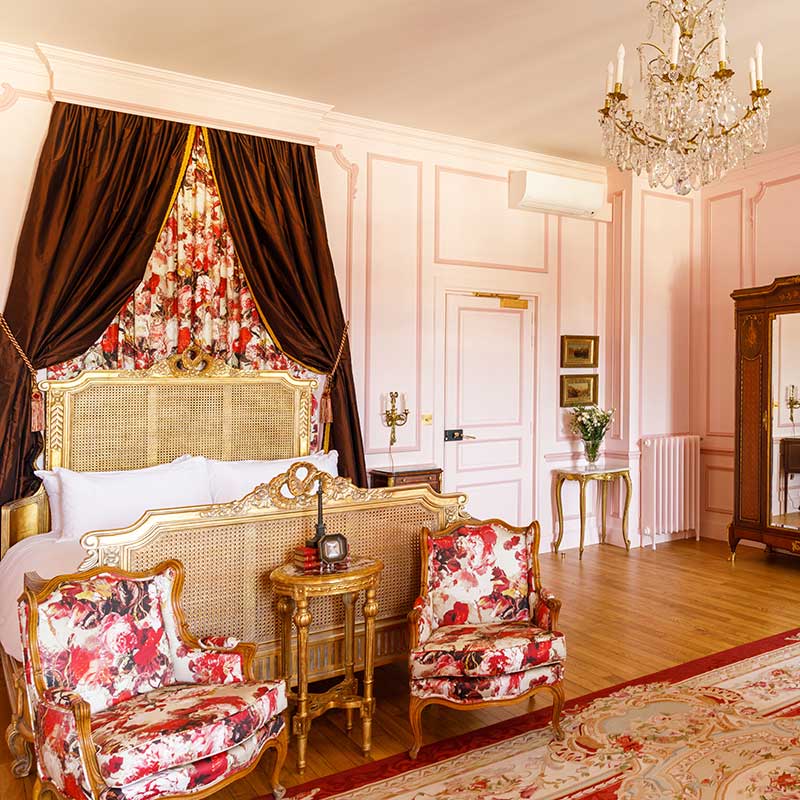 Top floor king suite scenic view