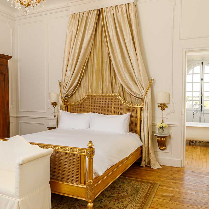 Top floor corner king suite garden view