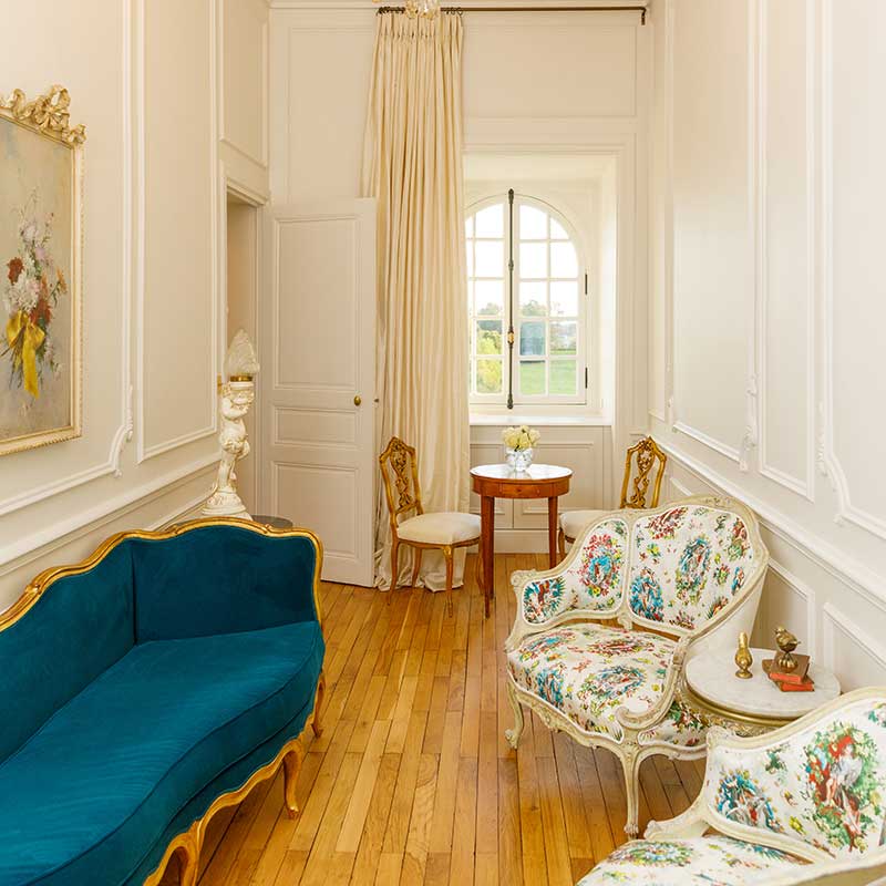 Top floor corner king suite garden view
