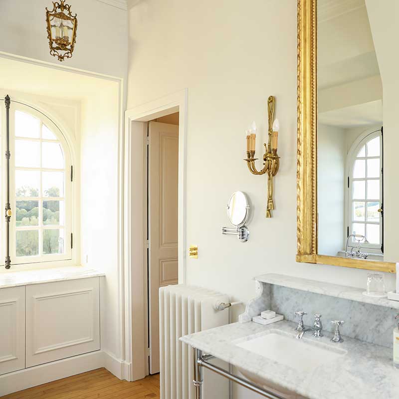 Top floor corner king suite garden view