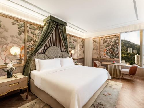 Treetop Hideout Themed Family Suite