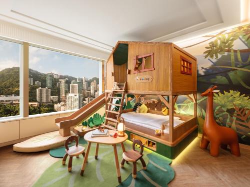 Treetop Hideout Themed Family Suite