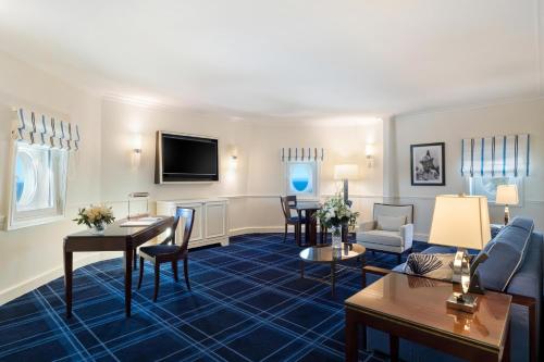 Ambassador Suite Cruise Liner
