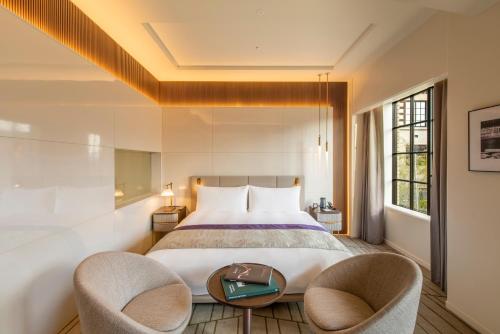 Superior King Room with Free Lounge Access