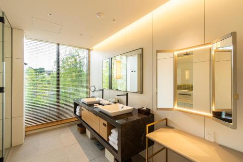 Twin Room with Terrace with Free Lounge Access 