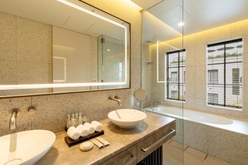 Premium Twin Room with Free Lounge Access