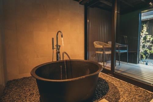 TATEWAKU: "Machiya" Two-Story Suite with Separate Bathhouse and Courtyard, 90sqm, Non-Smoking