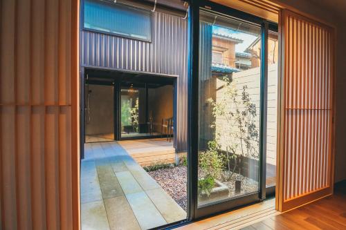 TATEWAKU: "Machiya" Two-Story Suite with Separate Bathhouse and Courtyard, 90sqm, Non-Smoking