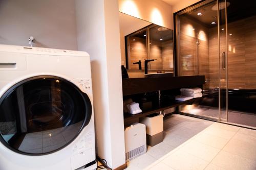 HIGAKI: “Machiya” Two-Story Suite with Separate Tatami Room and Courtyard, 98sqm, Non-Smoking