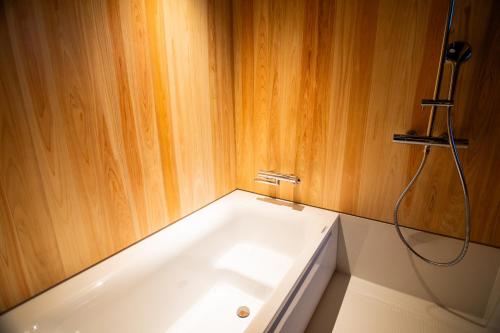YABANE: Traditional “Machiya” Two-Story Suite with Courtyard, Connecting Room,74sqm, Non-Smoking
