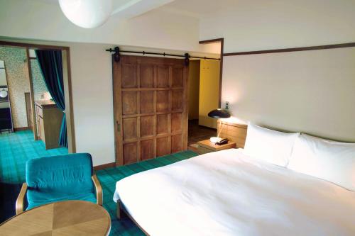 Standard King Room with Lounge Access - Former Nintendo Headquarter