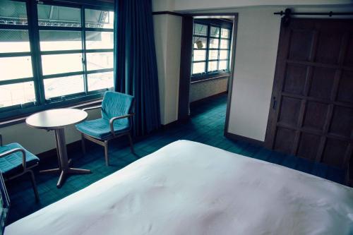 Standard King Room with Lounge Access - Former Nintendo Headquarter