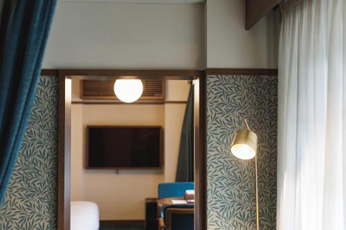 Standard King Room with Lounge Access - Former Nintendo Headquarter