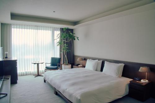 Marufukuro Suite with Lounge Access - designed by Tadao Ando