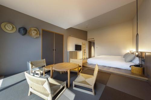 Standard Twin & Tatami with Japanese Style Bed