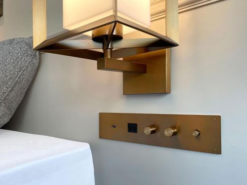 Deluxe Twin Room(For 3 Person) - Non-Smoking