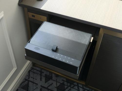 Accessible Queen Room - Non-Smoking