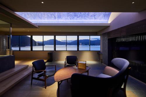 King Suite with Ocean View