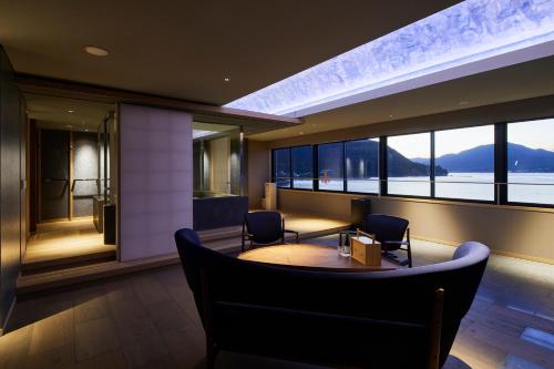King Suite with Ocean View