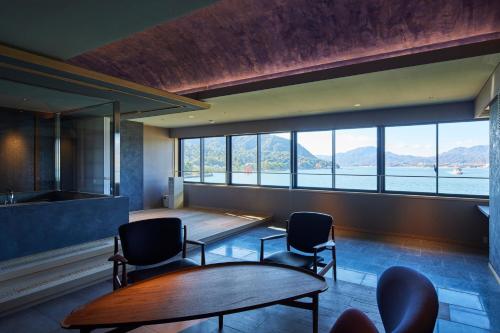 King Suite with Ocean View