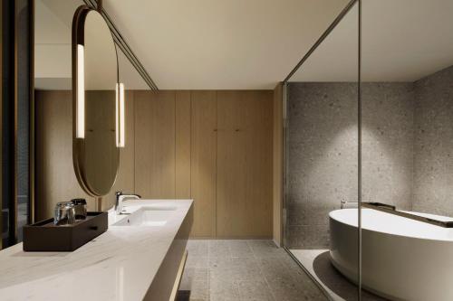 One-Bedroom Suite with Harbor View - Club Lounge Access