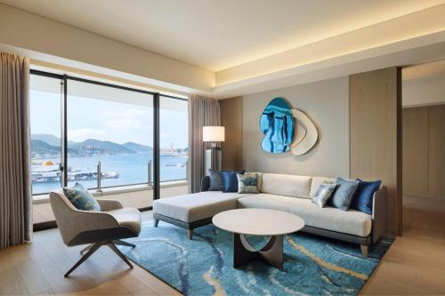 One-Bedroom Suite with Harbor View - Club Lounge Access