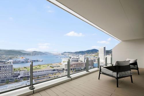 One-Bedroom Suite with Harbor View - Club Lounge Access