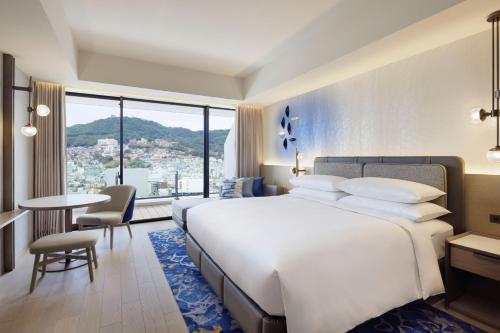 Premium King Room with Sofa Bed, Balcony and Mountain View